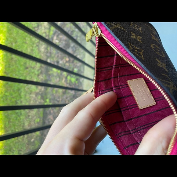 Louis Vuitton Monogram Pochette PM - Picture 7 of 7